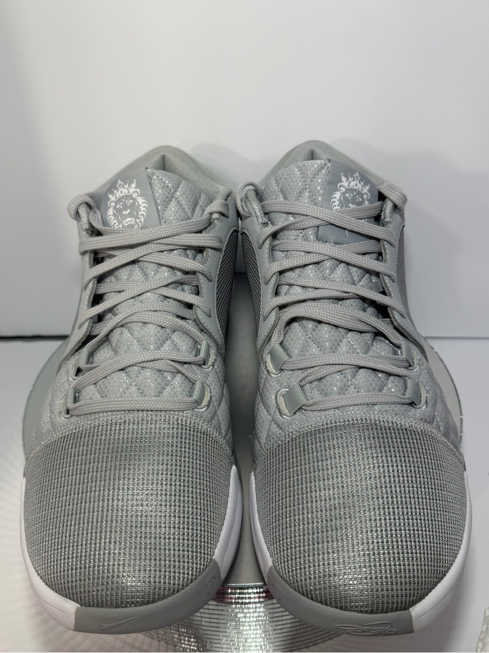Nike Le bron Men's Low-Top Athletic Sneakers in Light Gray size 13 new w/out tag